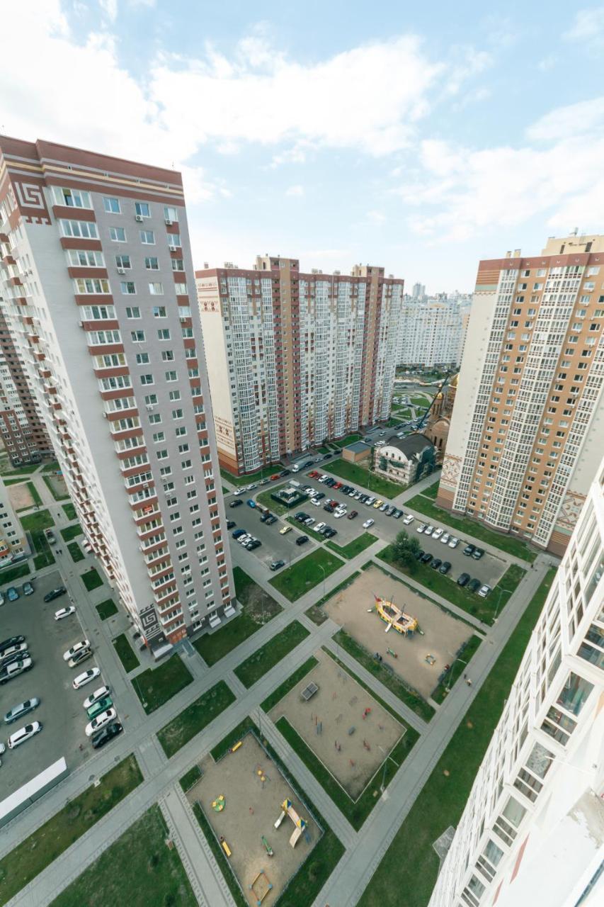 Poznyaky Apartments Patriotika Kiev Eksteriør bilde