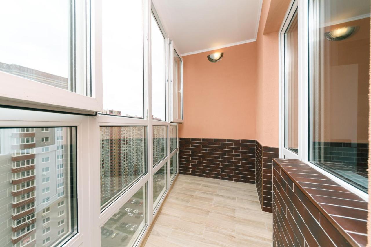 Poznyaky Apartments Patriotika Kiev Eksteriør bilde