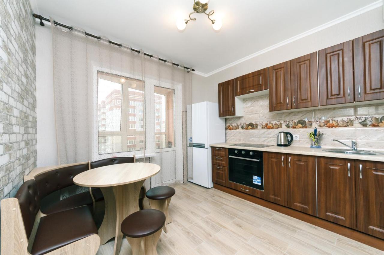 Poznyaky Apartments Patriotika Kiev Eksteriør bilde