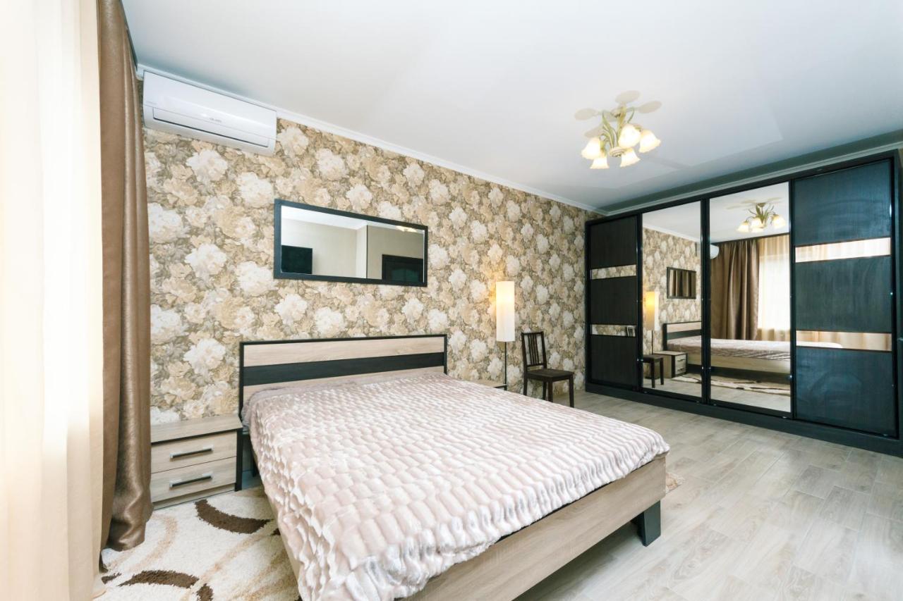 Poznyaky Apartments Patriotika Kiev Eksteriør bilde