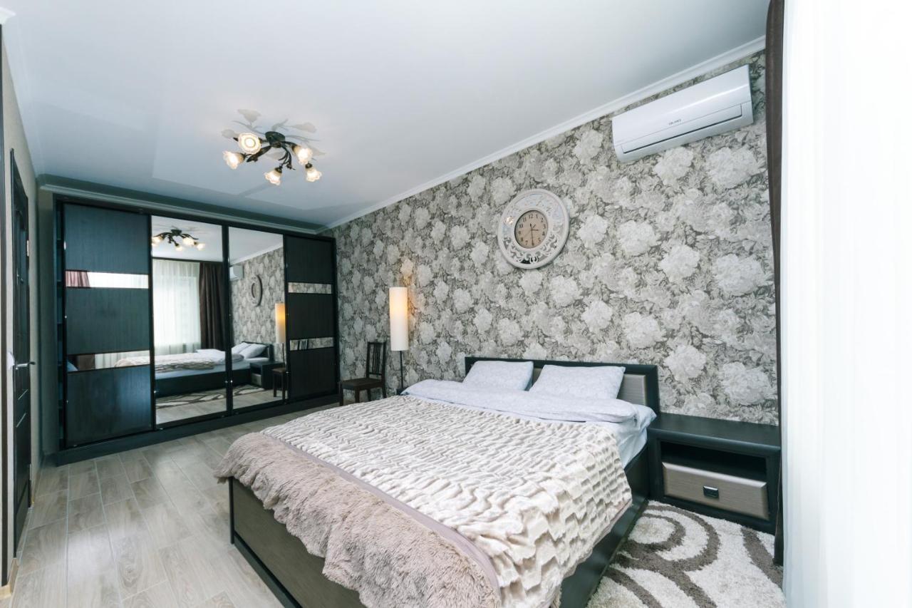 Poznyaky Apartments Patriotika Kiev Eksteriør bilde